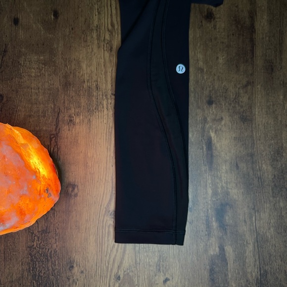 LuLu lemon leggings, SIZE:4 - Picture 3 of 4